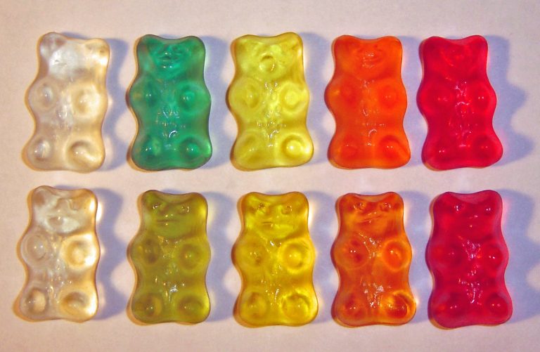 Bonbons gélifiés multicolores, illustration des gummies au THC et néo-cannabinoïdes en Europe