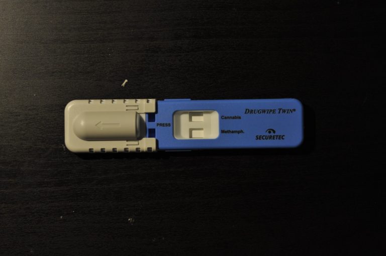 Test salivaire de dépistage du cannabis utilisé lors d'un contrôle routier (Drugwipe twin)